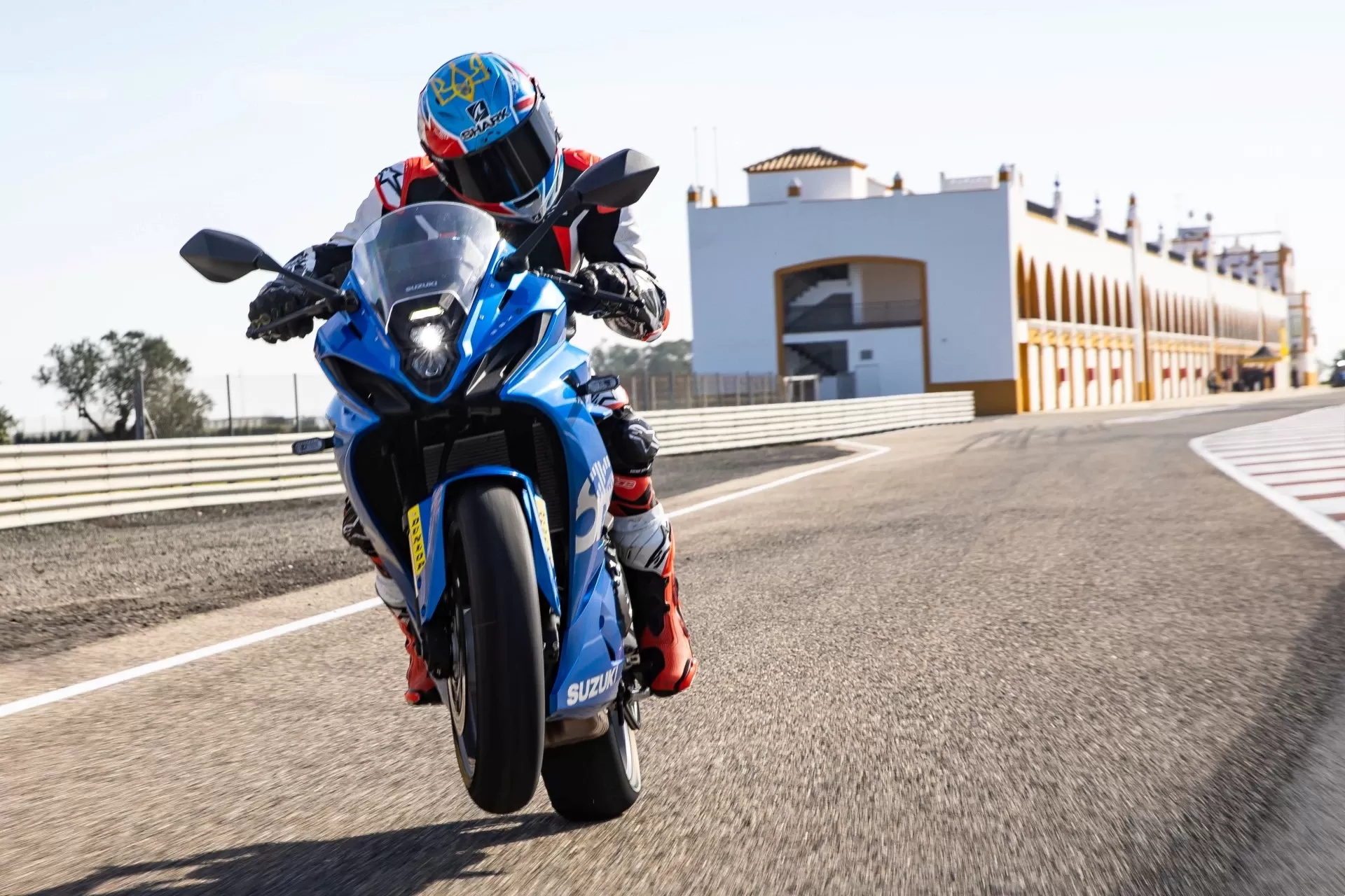 Suzuki GSX8R Action Front